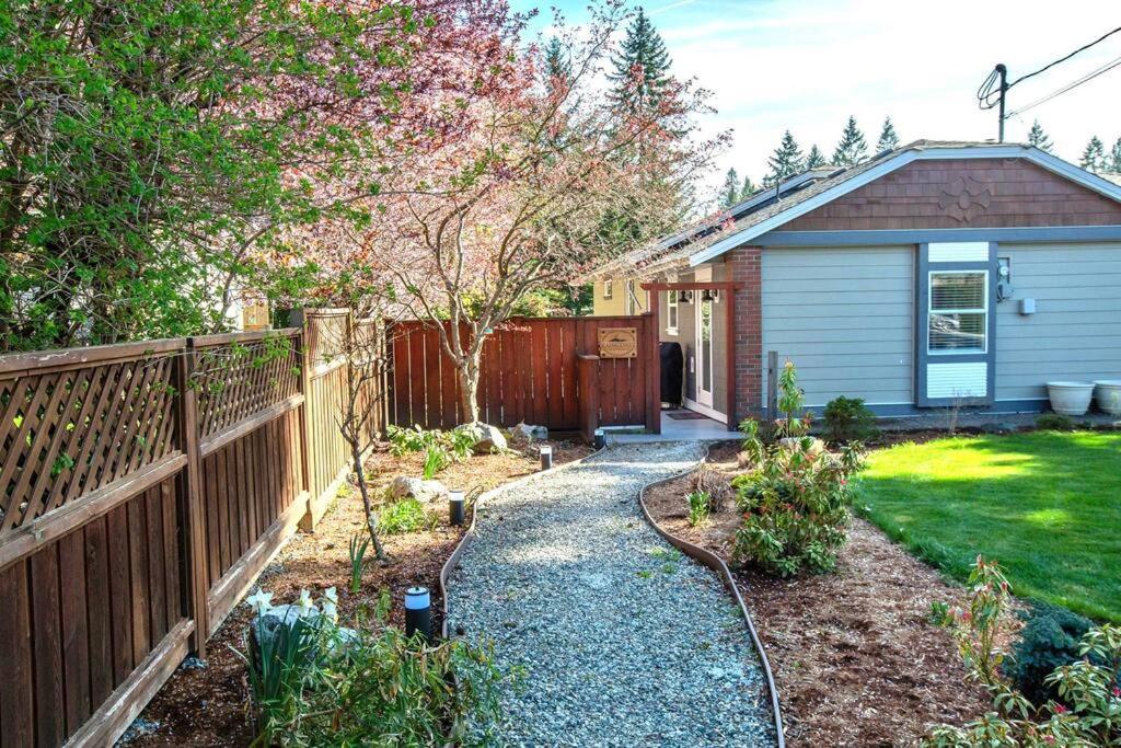 Raincoast Retreat At Shawnigan Lake! エクステリア 写真