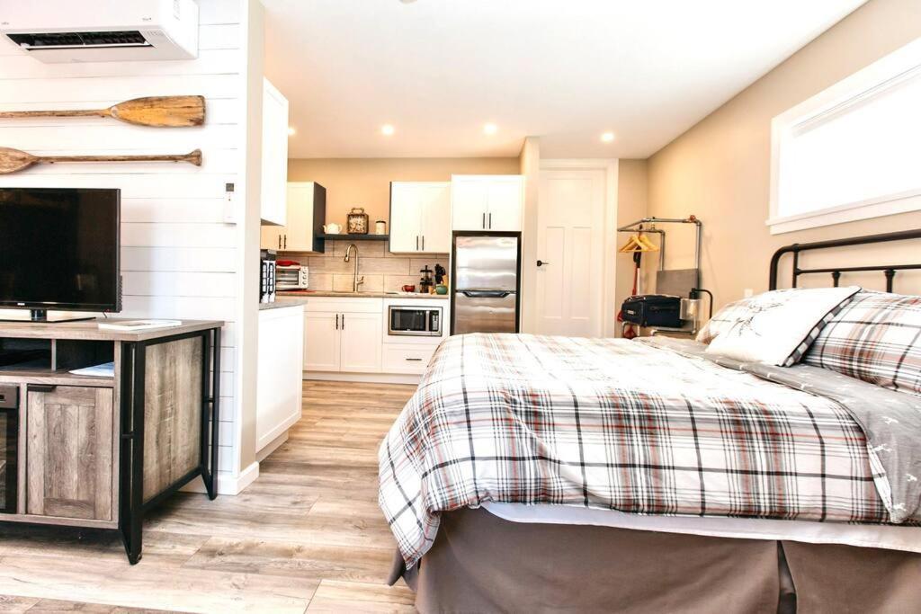 Raincoast Retreat At Shawnigan Lake! エクステリア 写真